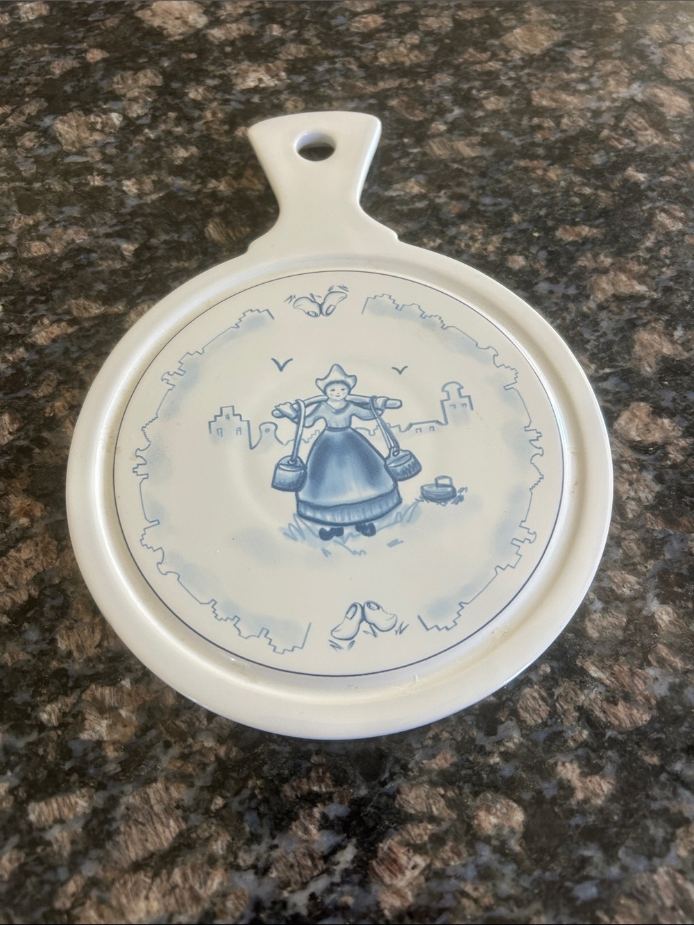 BOSKA HOLLAND CERAMIC TRIVET TILE ROUND BLUE WHITE DUTCH HOLLAND GIRL